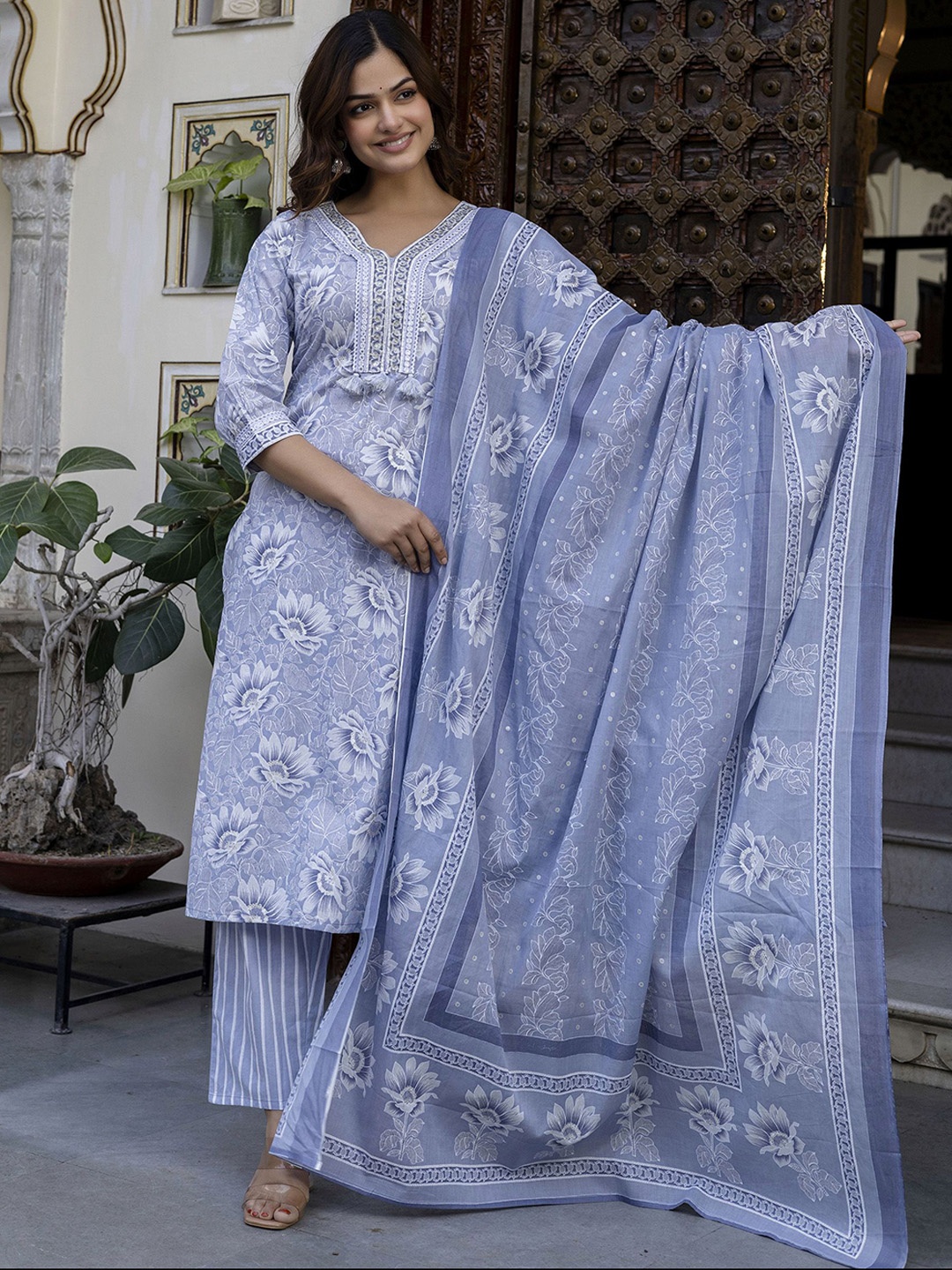 

Anouk Grey Floral Printed V-Neck Pure Cotton Straight Kurta With Trouser & Dupatta