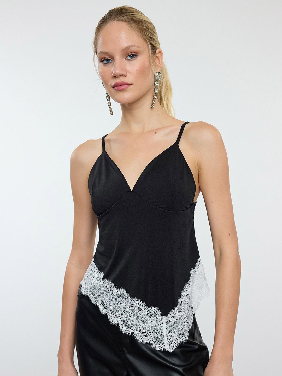 

Trendyol Women Shoulder Straps Lace Detailed Top, Black