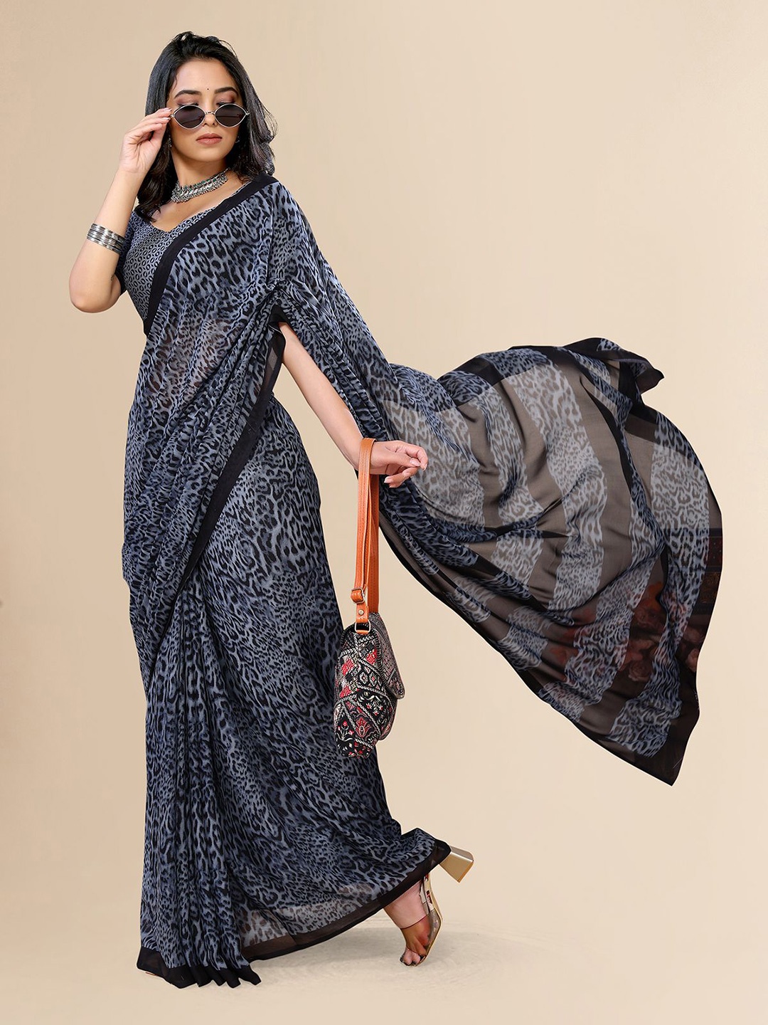 

Moda Rapido Abstract Printed Saree, Grey