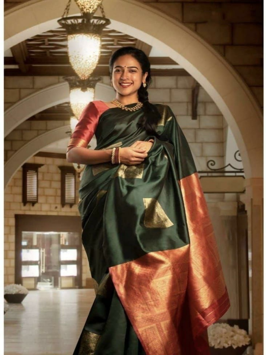 

Manu Designer Colourblocked Zari Designer Saree, Green