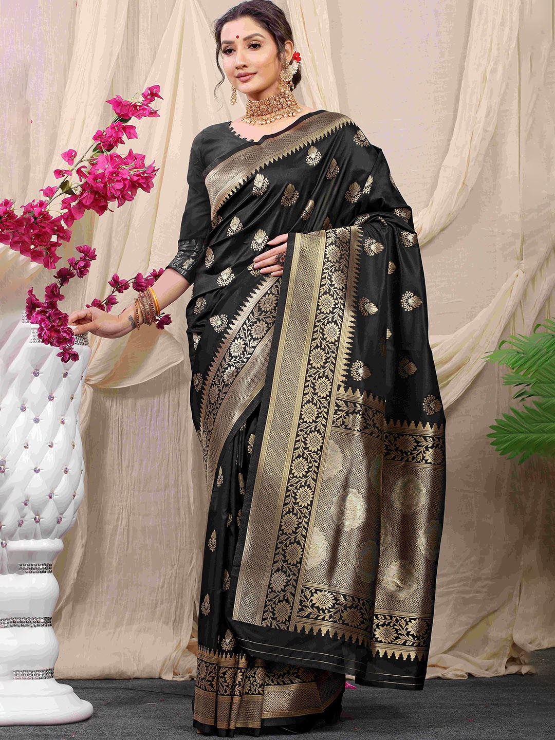 

amirat Ethnic Motifs Woven Design Zari Pure Silk Banarasi Saree, Black