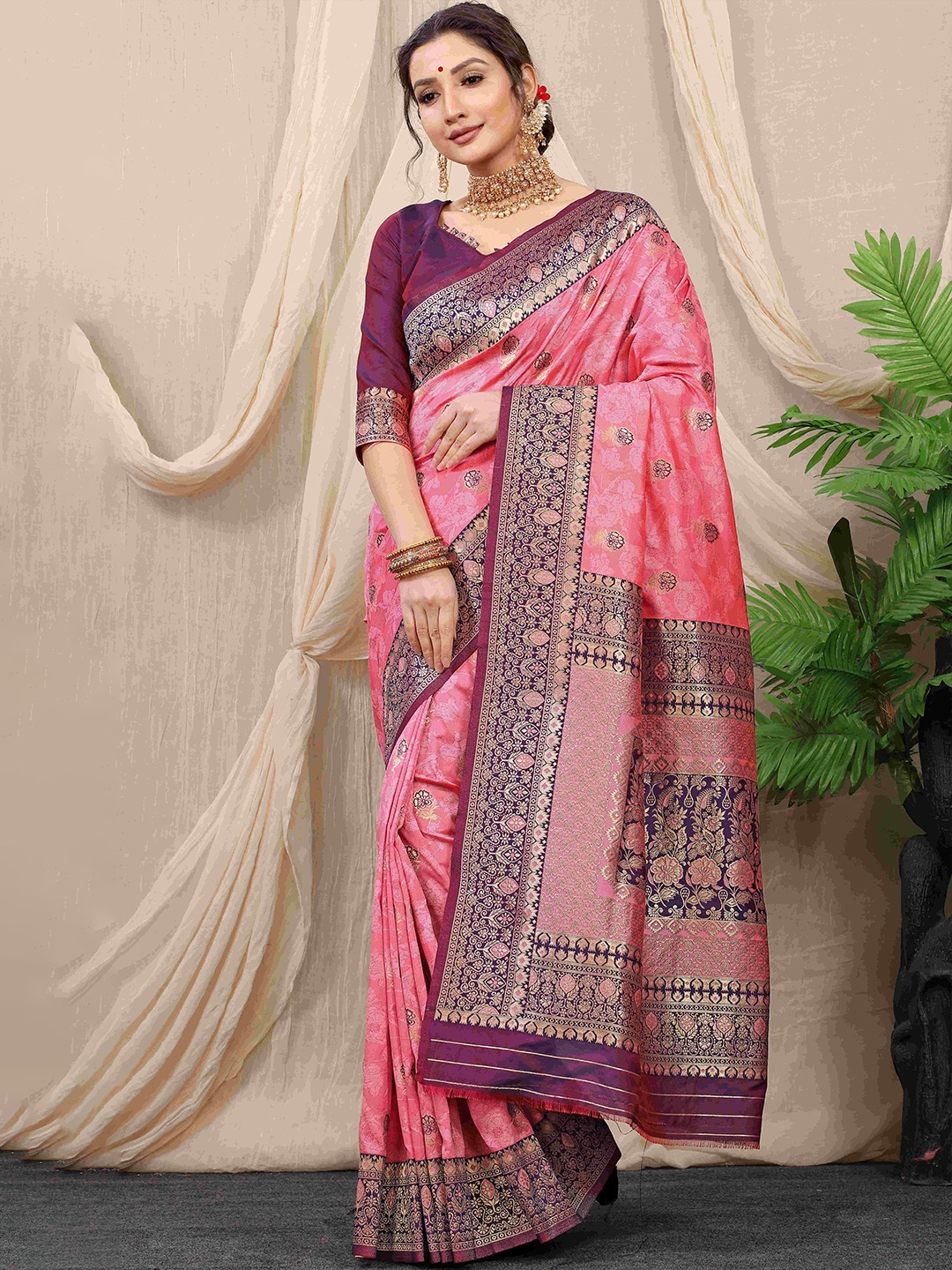 

amirat Ethnic Motifs Woven Design Zari Pure Silk Banarasi Saree, Peach