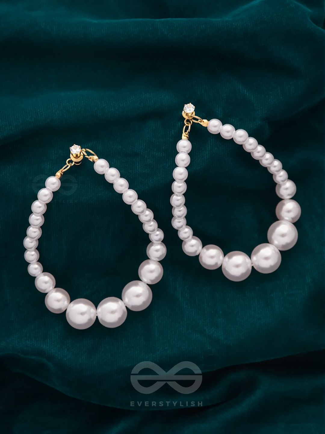 

EVERSTYLISH The Pearls Harbo Gold-plated Pearls Beaded Contemporary Shaped Drop Earrings