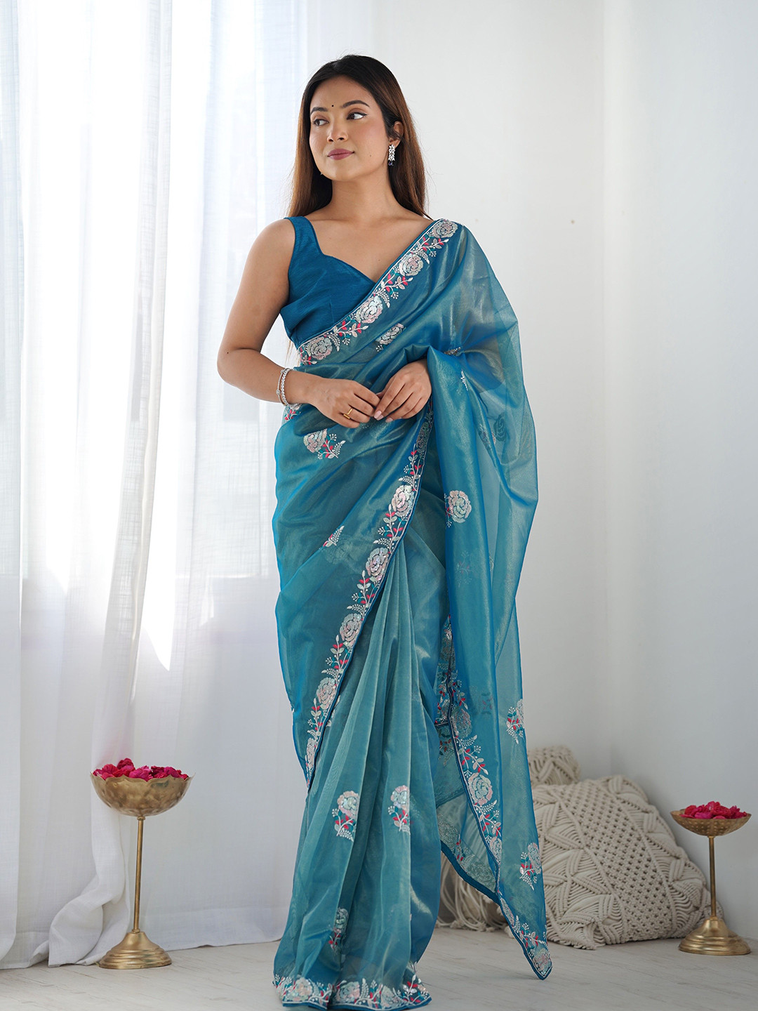 

Manu Designer Woven Design Zari Saree, Blue