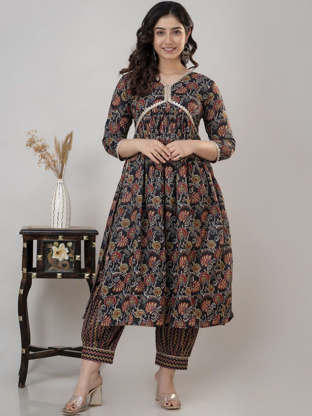 

SHEESHAM Women Floral Printed Regular Kurta with Patiala & With Dupatta, Brown