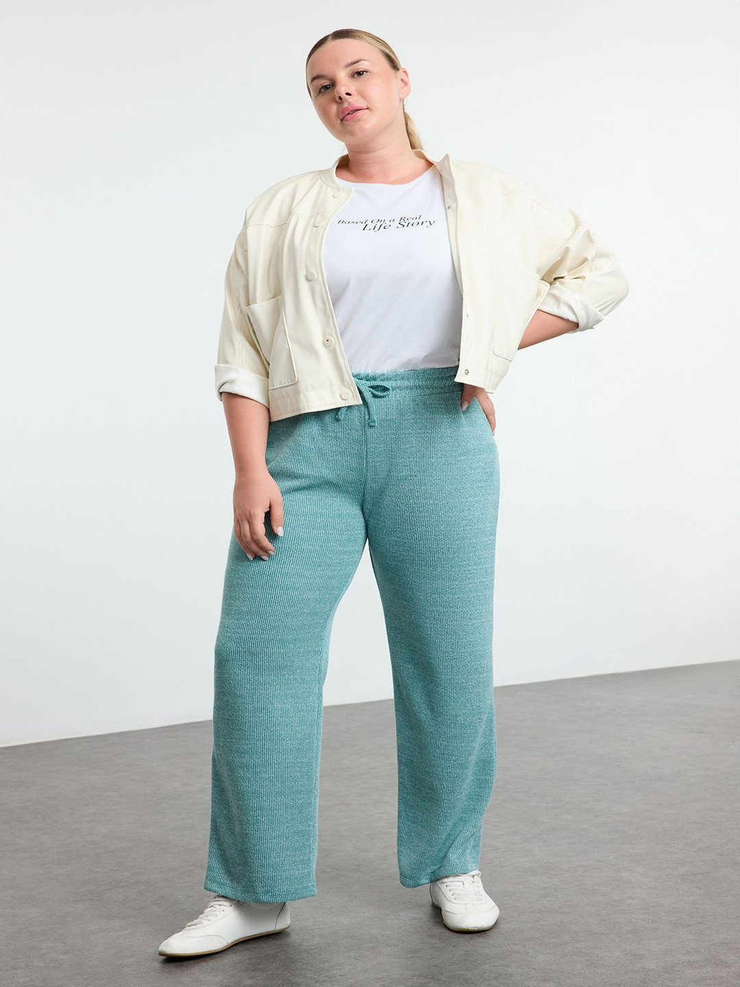 

Trendyol Women Plus Size High-Rise Solid Trousers, Sea green