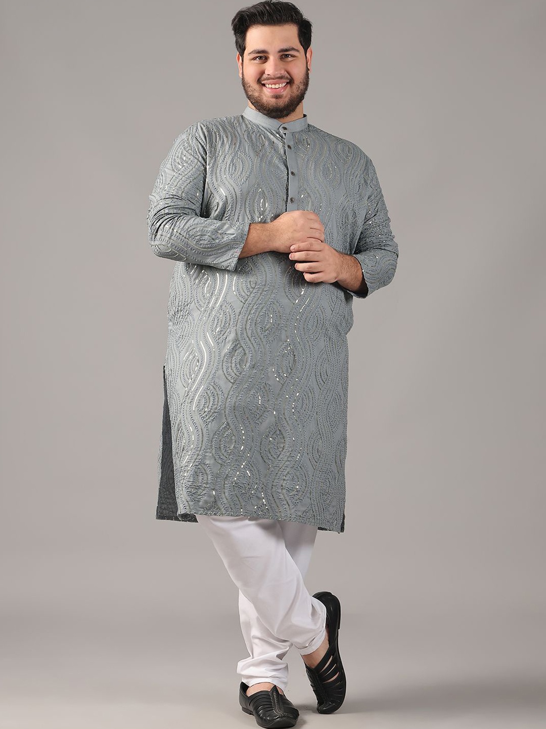 

SOJANYA PLUS Men Leheriya Embroidered Regular Sequinned Pure Cotton Kurta with Churidar, Grey