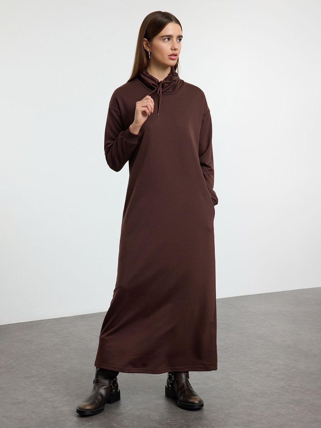 

Trendyol Kahverengi High Neck Maxi Dress, Brown