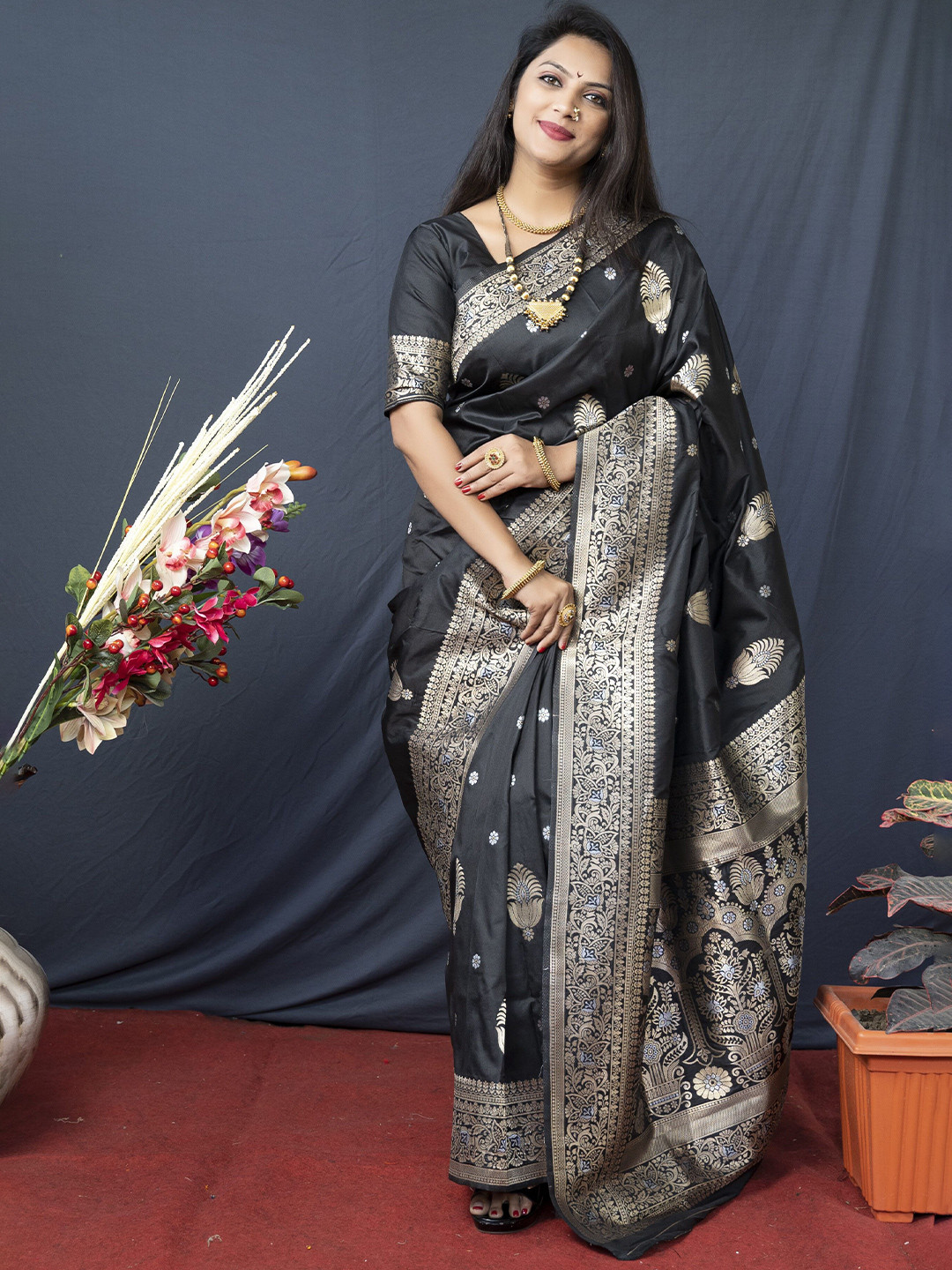 

amirat Ethnic Motifs Woven Design Zari Pure Silk Banarasi Saree, Black
