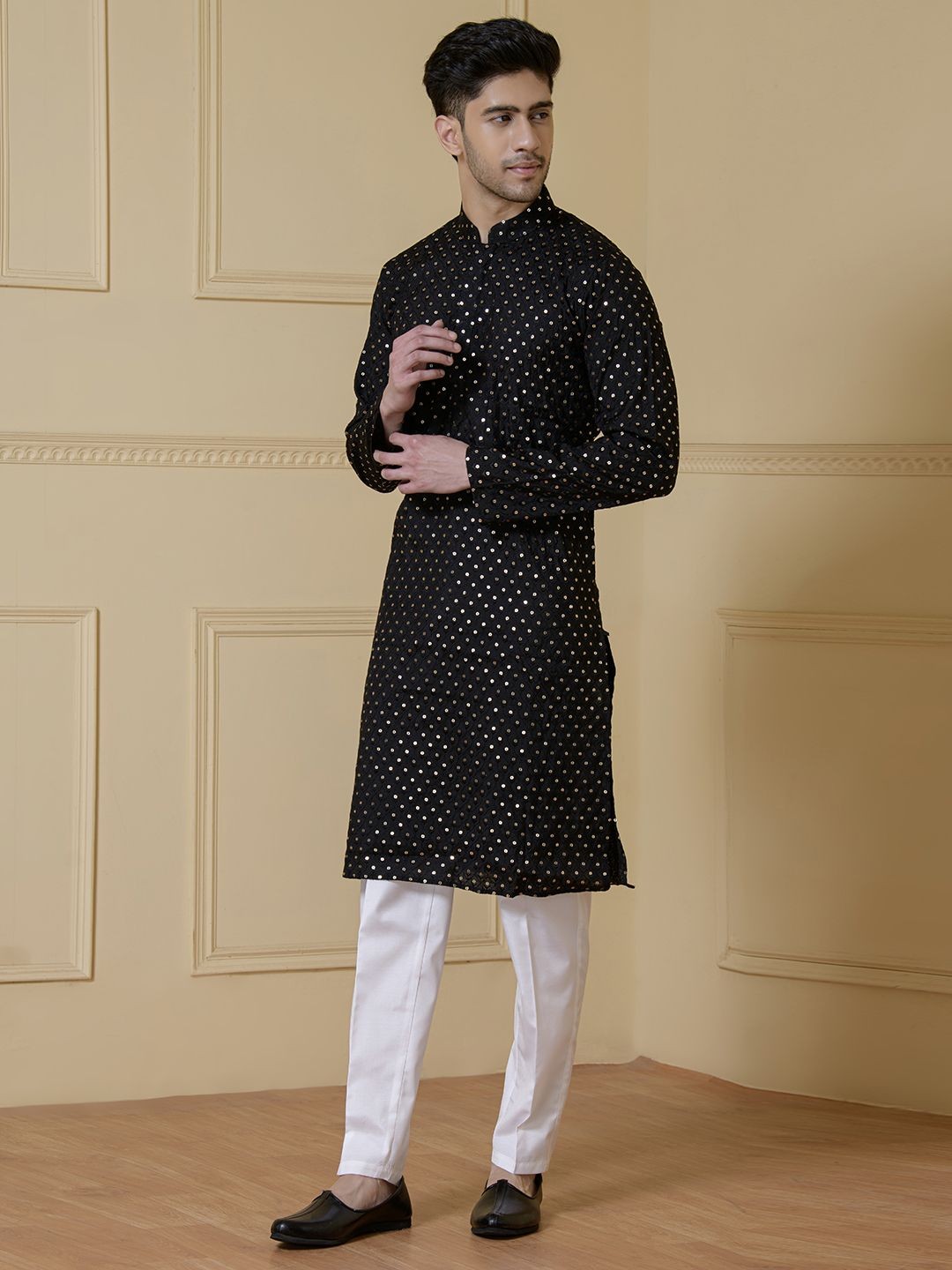 

Satwaa Floral Embroidered Mandarin Collar Sequinned Cotton Silk Straight Kurta, Black
