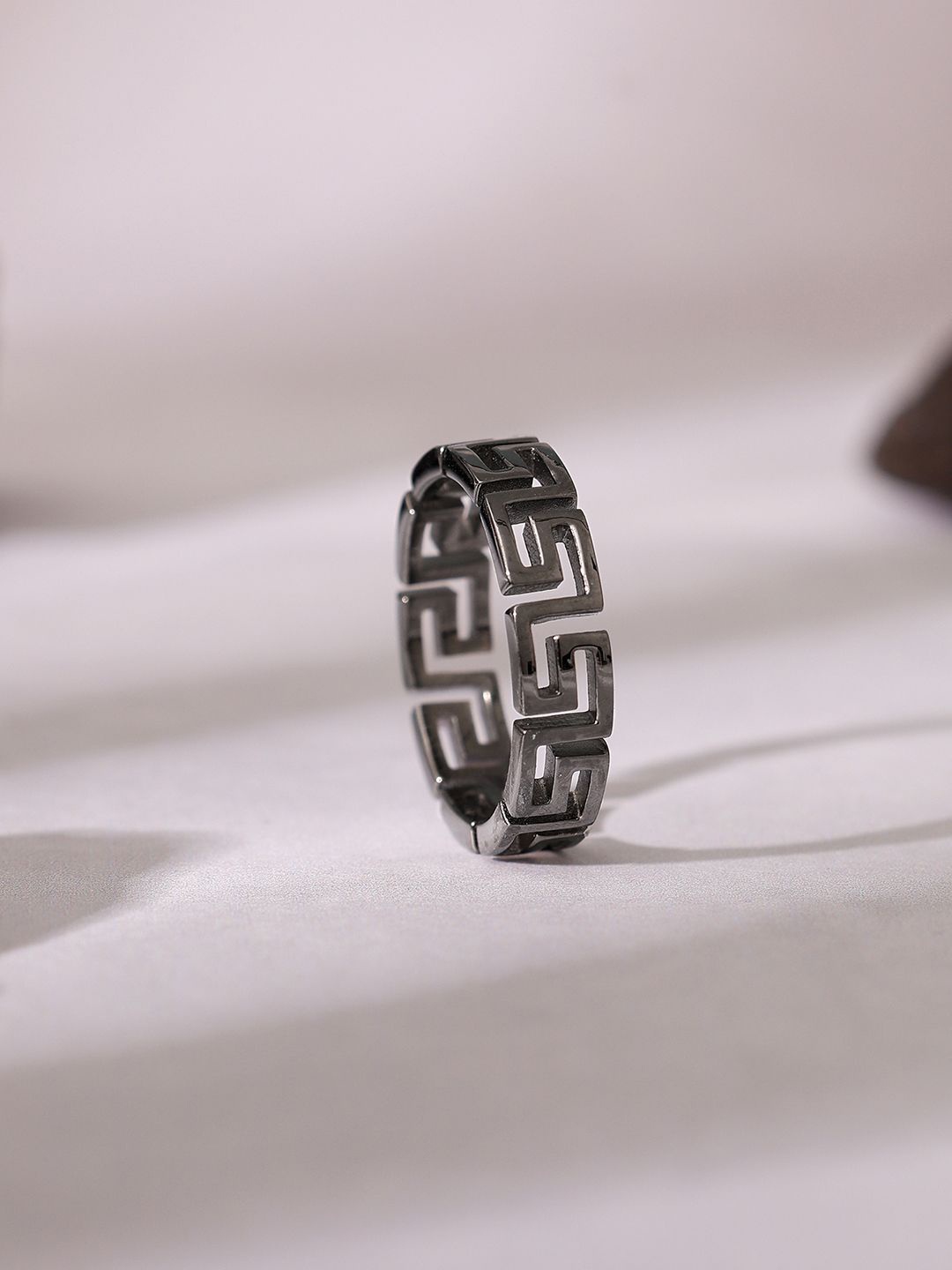 

GIVA Men 925 Sterling Silver Black Rhodium-Plated Conqueror Finger Ring