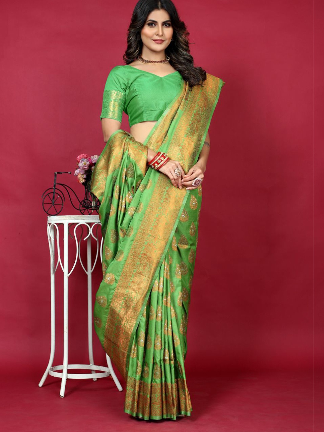 

amirat Woven Design Zari Pure Silk Banarasi Saree, Lime green