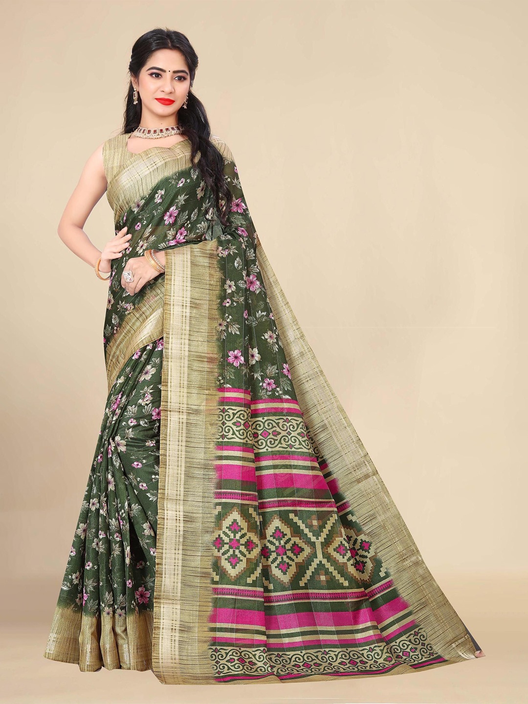 

Styleveda Women Floral Printed Zari Saree, Green