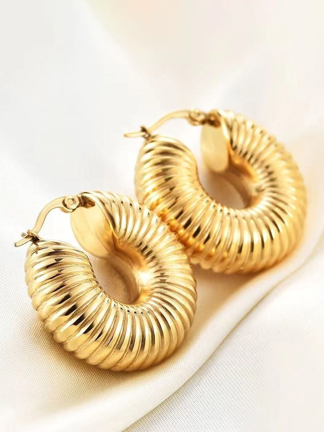 

KAORI BY SHREYA AGARWAL Stainless Steel Gold-Plated Oval Hoop Earrings