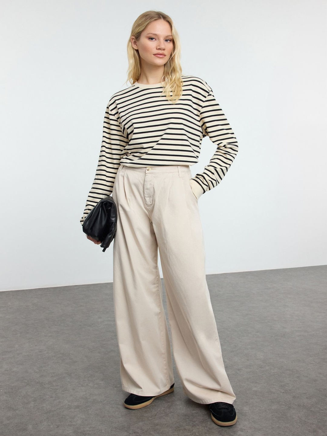 

Trendyol Women Pleated Pure Cotton Trousers, Beige
