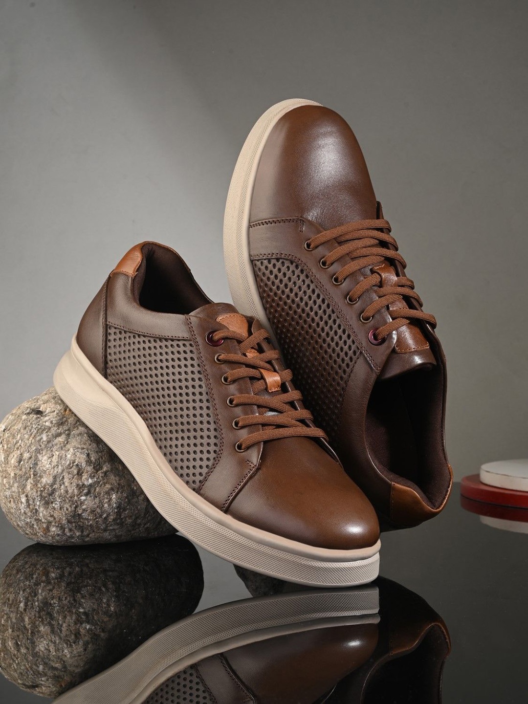 

Egoss Men Leather Sneakers, Brown