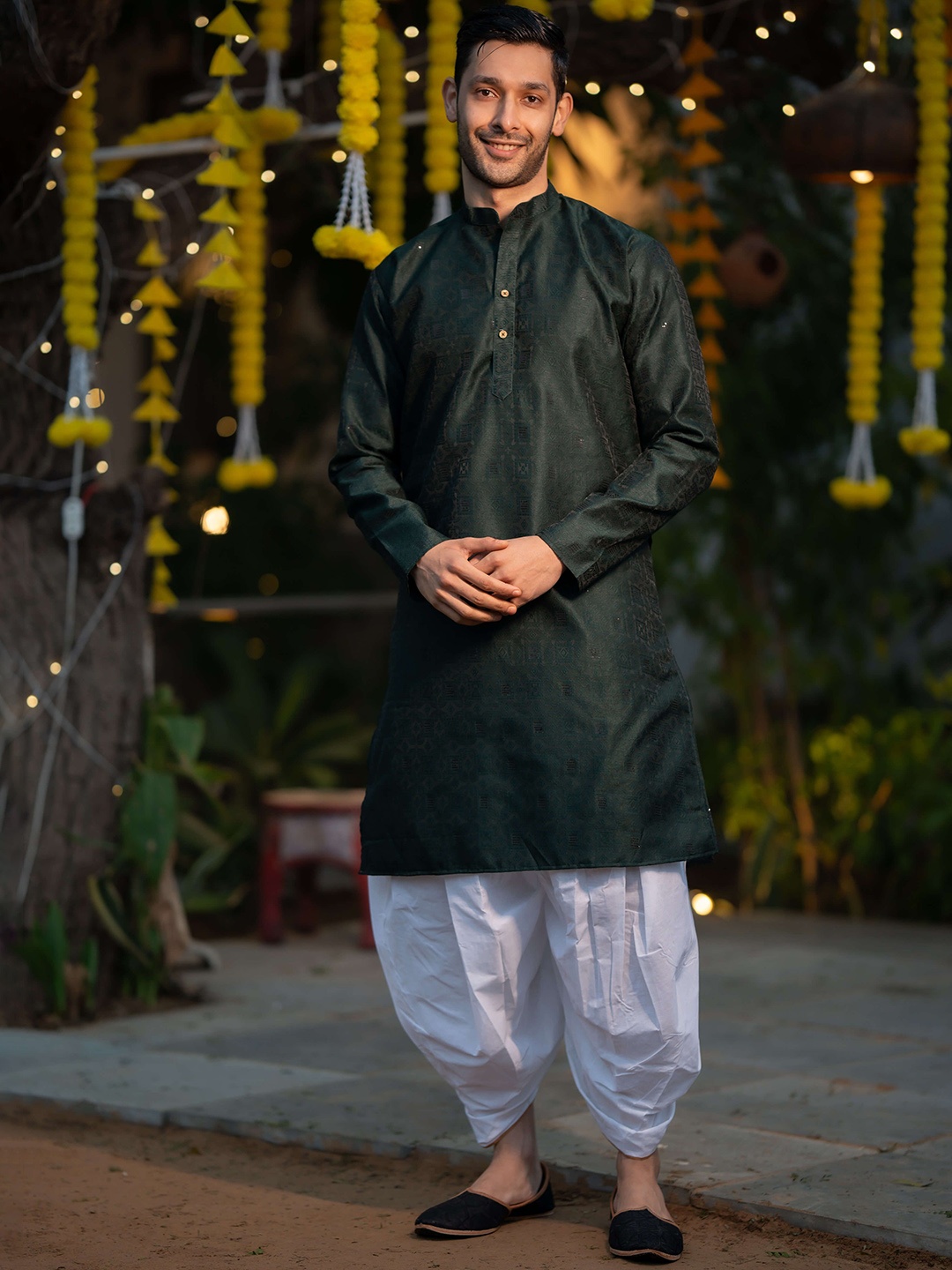 

Shasak Ethnic Motifs Embroidered Thread Work Mandarin Collar Straight Kurta, Green