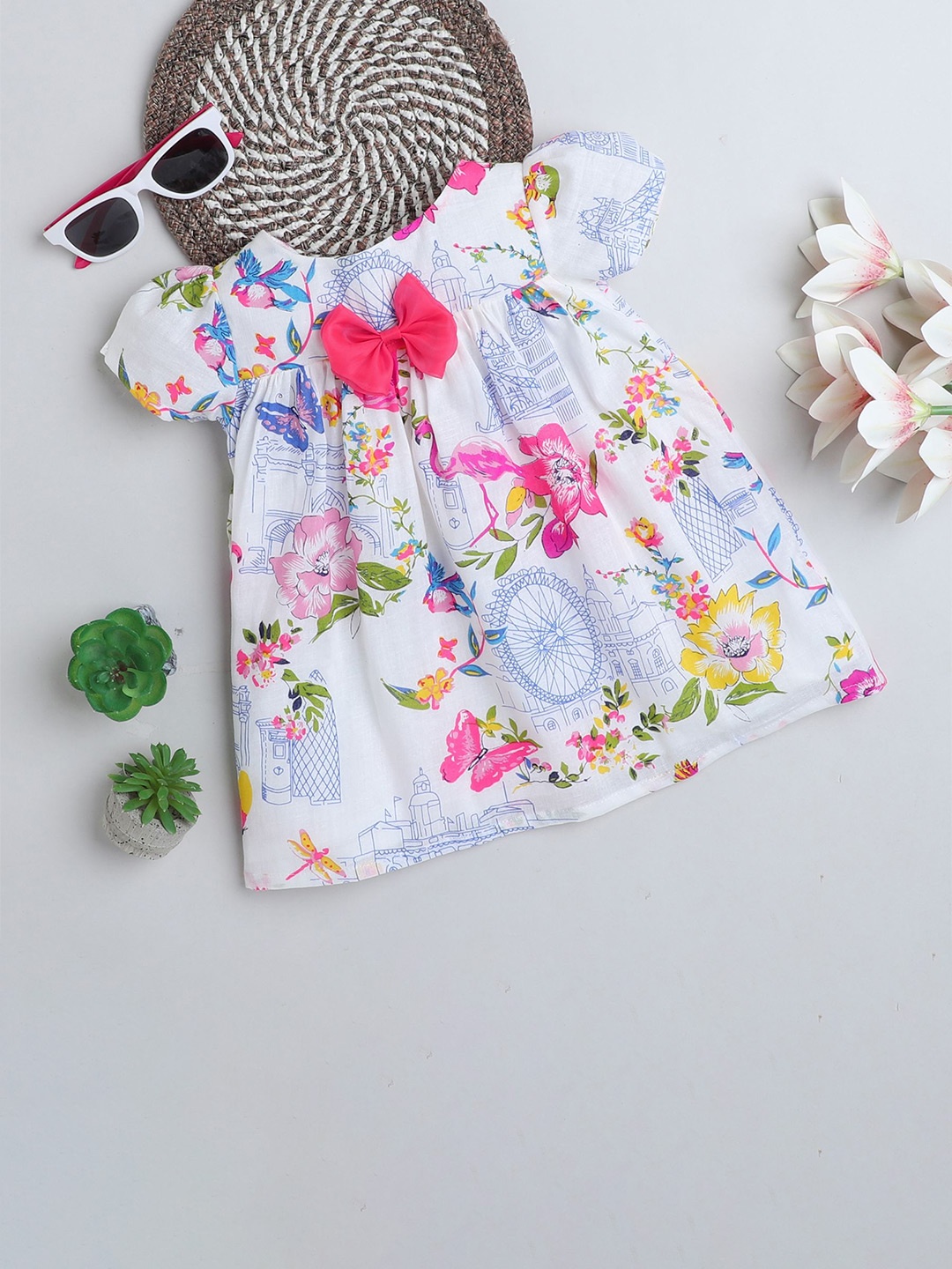 

MANY FROCKS & Floral Girls White Printed Flutter Sleeve Fit & Flare Dress