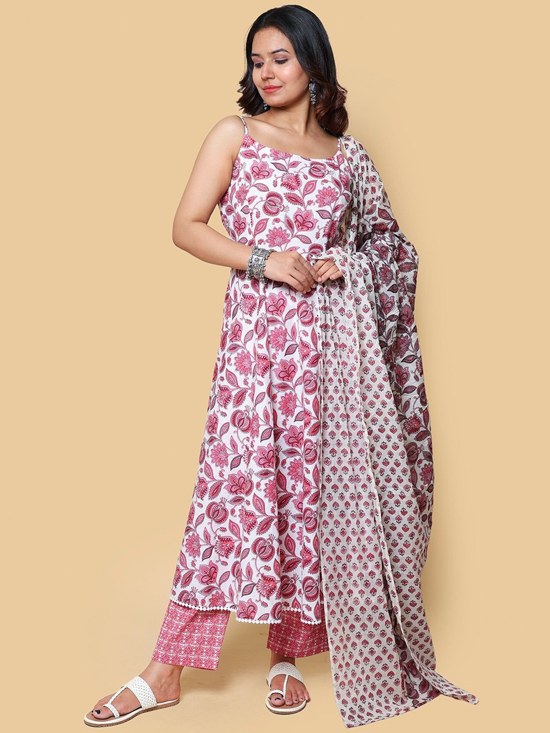 

KELLPAR Women Floral Printed Regular Kurta with Trousers & With Dupatta, Pink