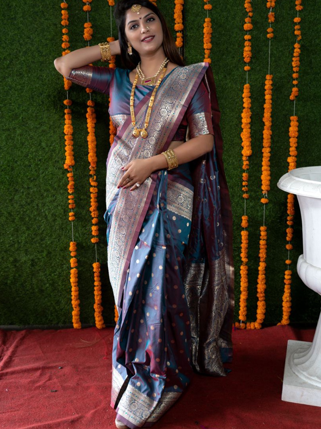 

amirat Woven Design Zari Pure Silk Banarasi Saree, Teal