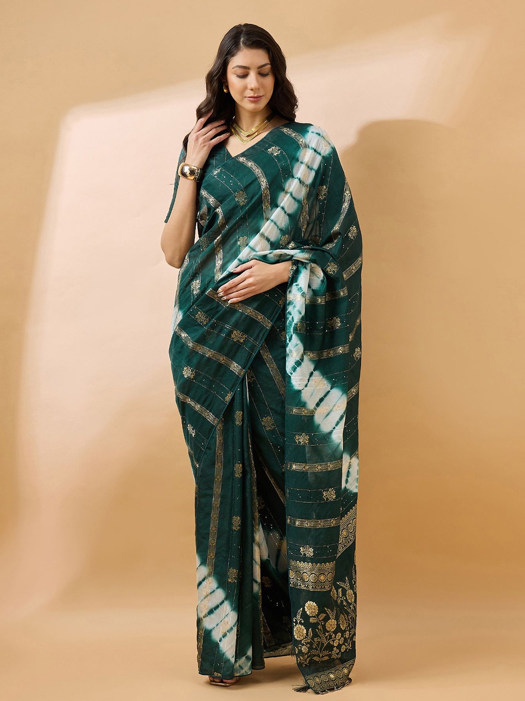 

KIMISHA Woven Design Zari Saree, Green