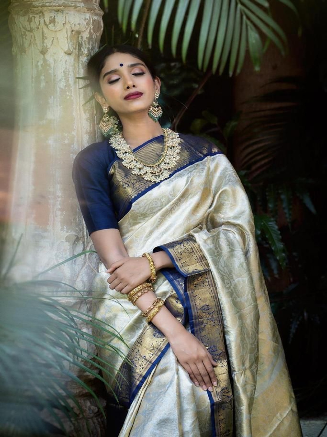 

Manu Designer Woven Design Zari Saree, Cream