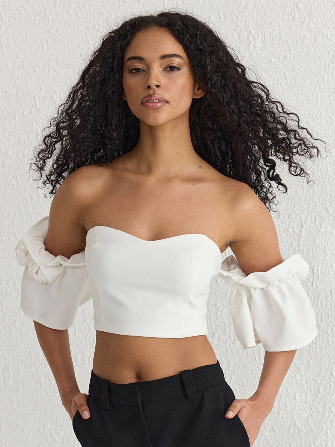 

Trendyol Off-Shoulder Puff Sleeve Tube Crop Top, Na