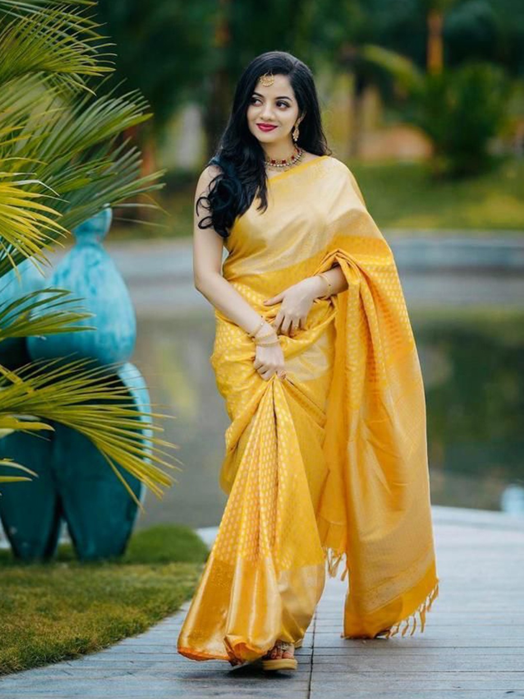 

Manu Designer Woven Design Zari Saree, Yellow