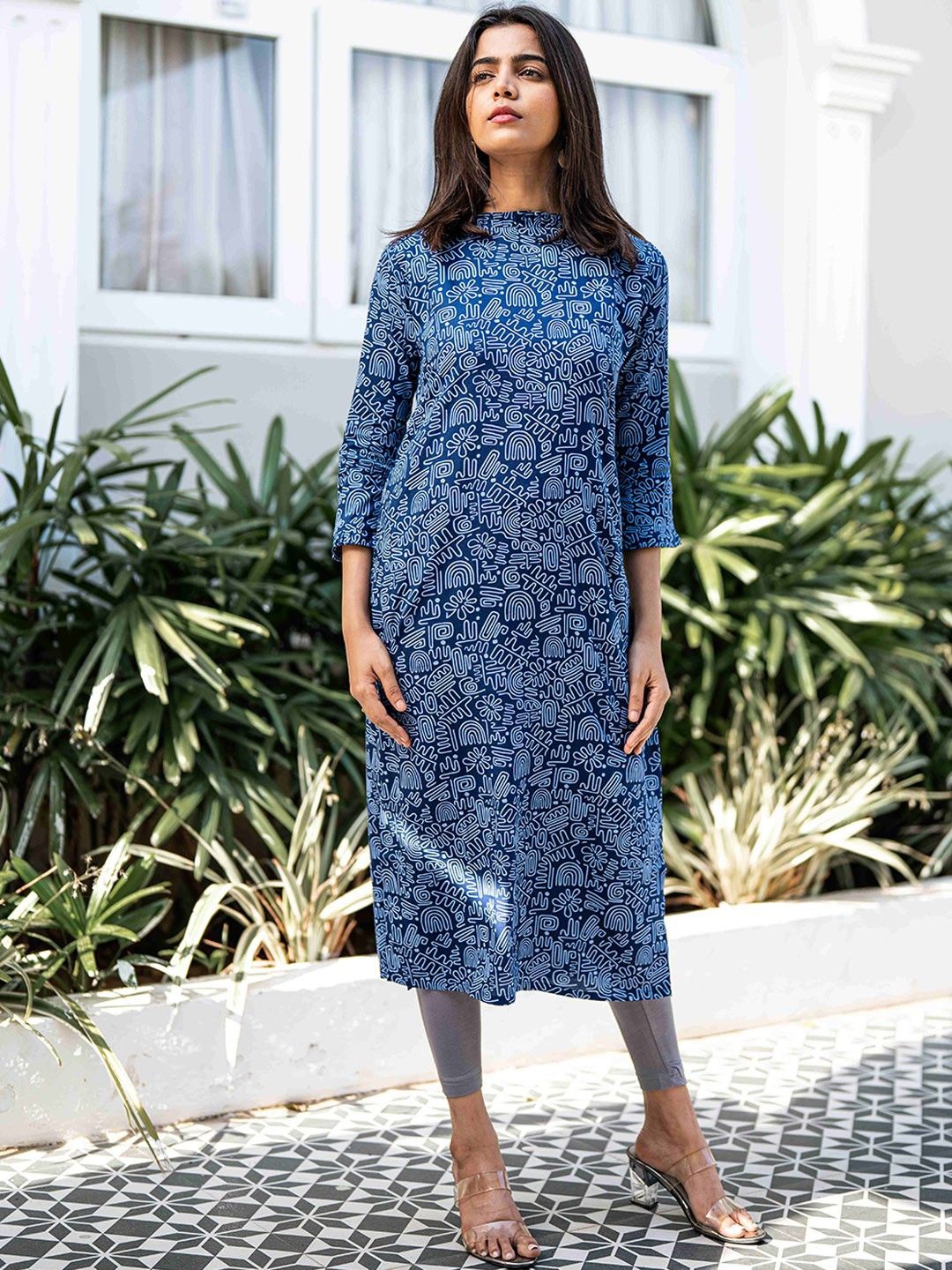 

BINDUDI Geometric Printed Boat Neck Straight Kurta, Navy blue