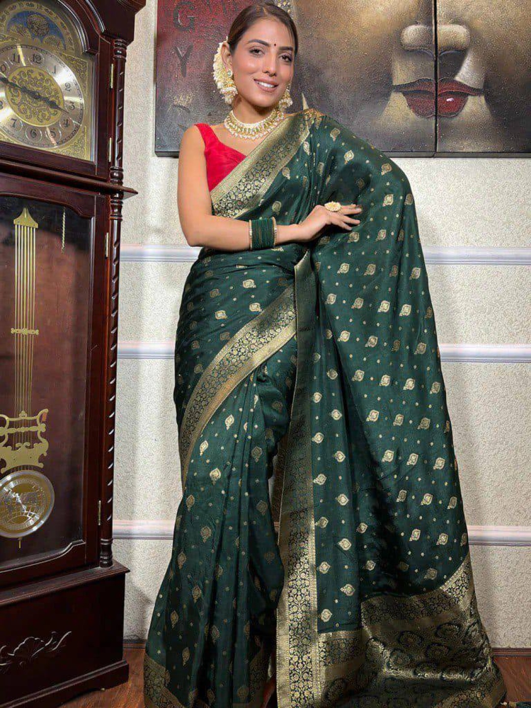 

Manu Designer Woven Design Zari Saree, Green