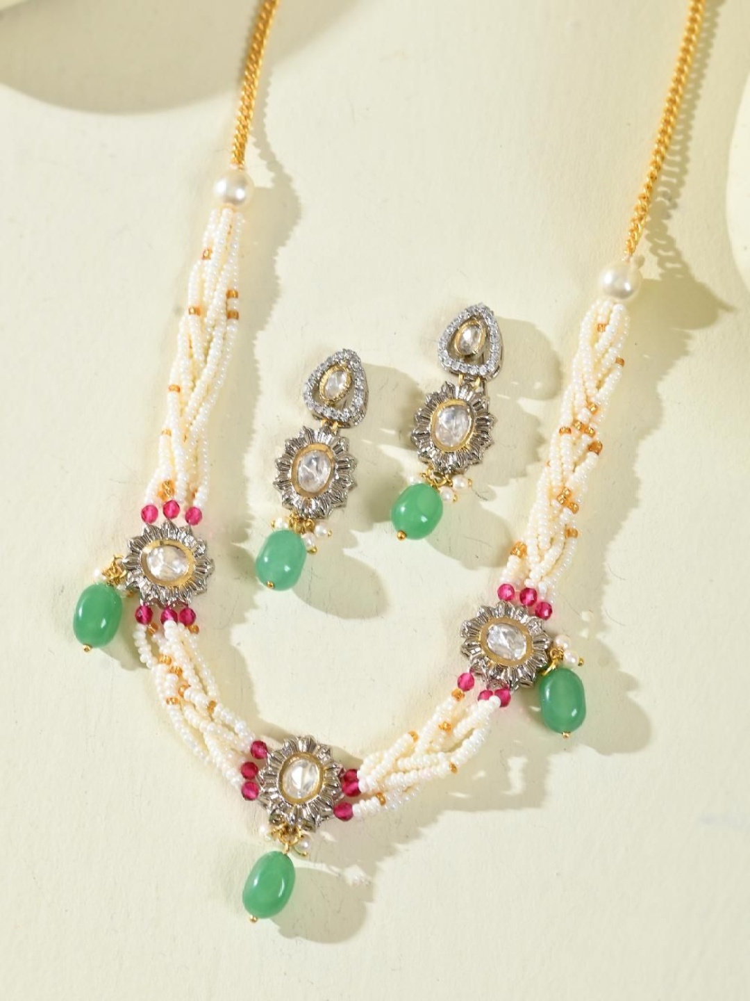 

STYYO Gold-Plated Kundan Stone Studded & Beaded Jewellery Set