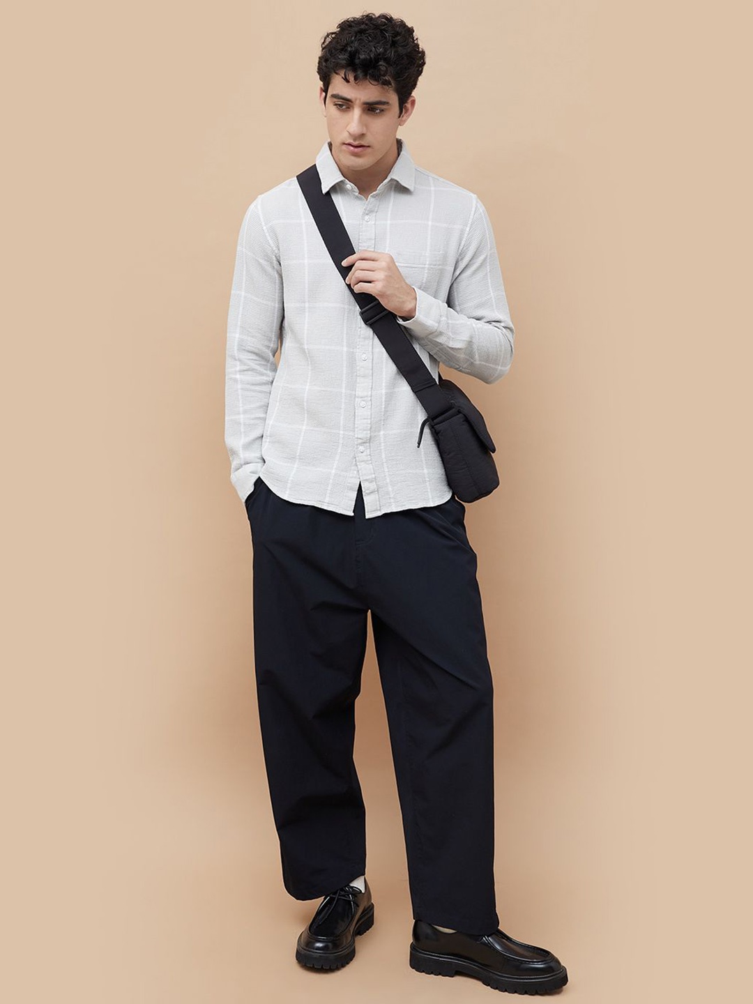

Forca Men Spread Collar Checked Cotton Casual Shirt, Grey