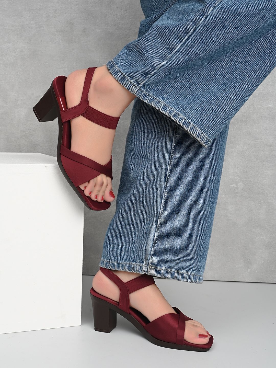 

XE Looks Block Sandals, Maroon