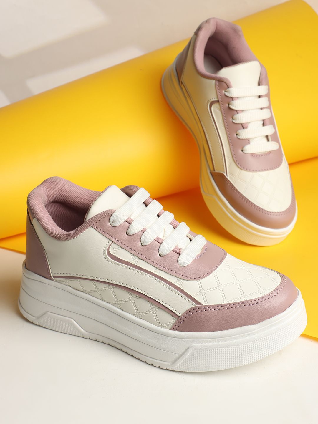 

The Roadster Lifestyle Co. Women Round Toe Lightweight Sneakers, Peach