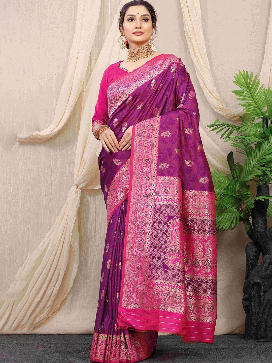 

amirat Ethnic Mofits Woven Design Zari Pure Silk Banarasi Saree, Purple