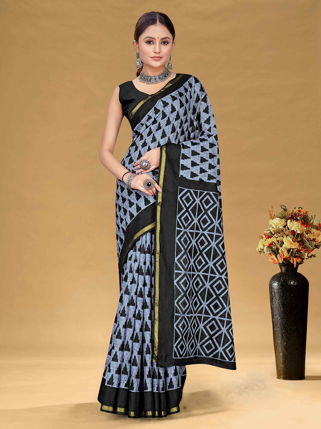 

HERE&NOW Women Pure Cotton Ikat Saree, Grey