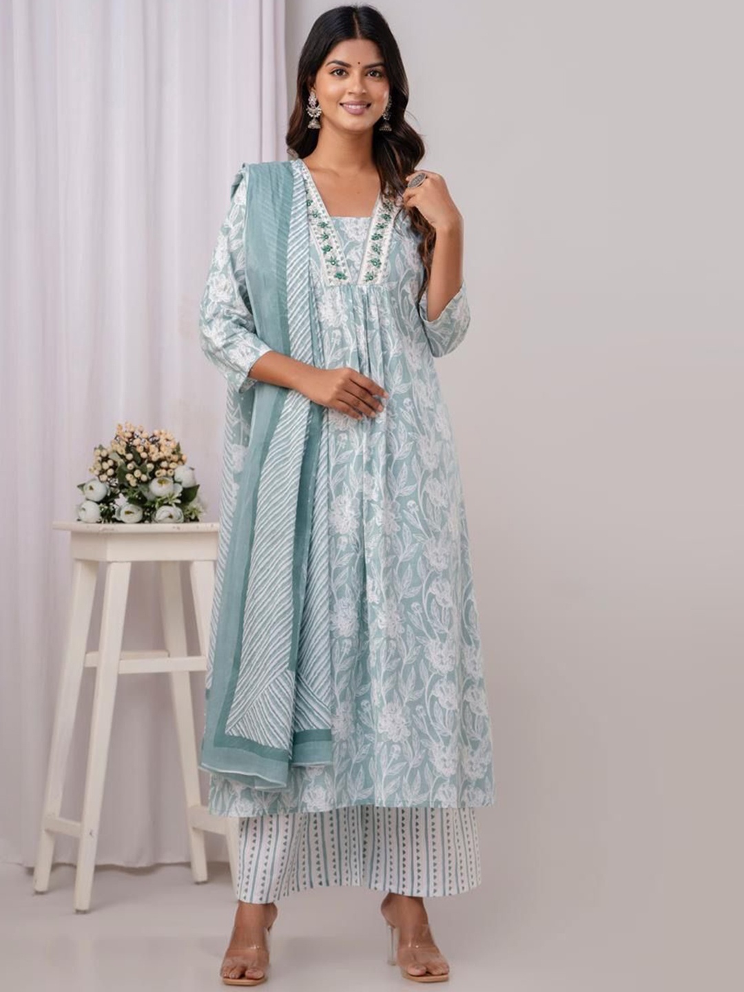 

POSHART FASHION AS UNIQUE AS YOU ARE Printed Pure Cotton Kurta With Palazzos & Dupatta, Green