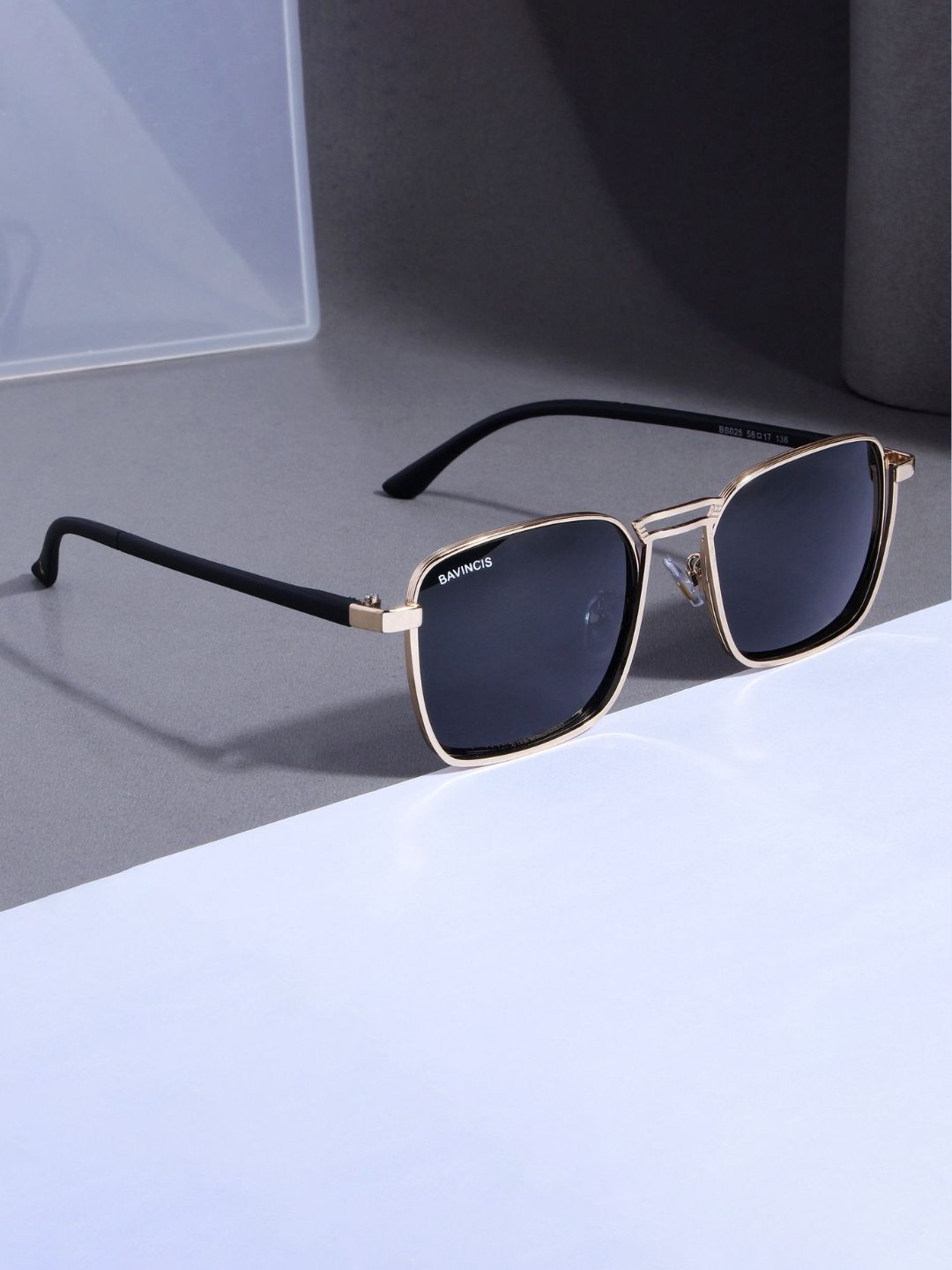 

BAVINCIS Unisex Square Sunglasses with UV Protected Lens, Black