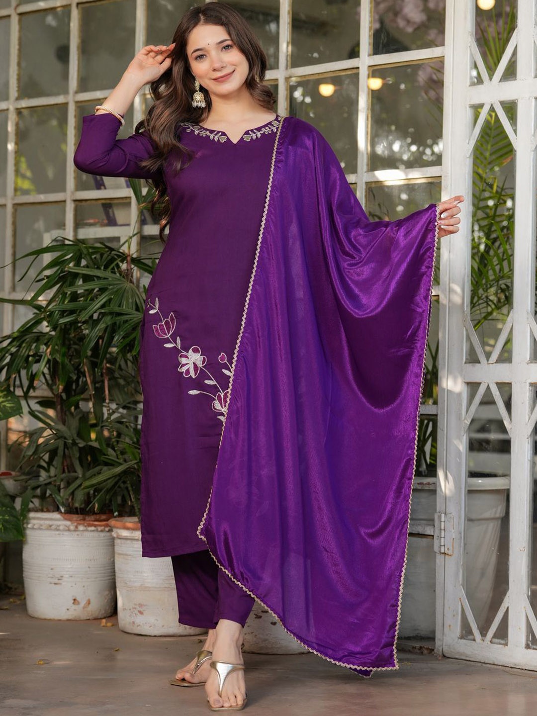 

SHIJILA Notch-Neck Floral Embroidered Straight Kurta With Trousers And Dupatta, Violet