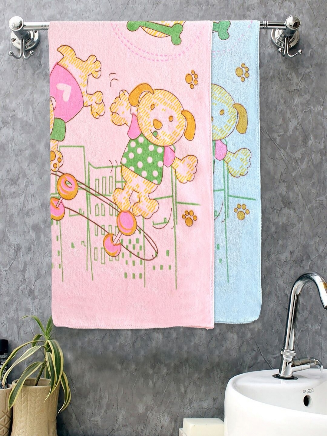 

FABINALIV Pink & Blue 2 Printed Cotton 420 GSM Bath Towel