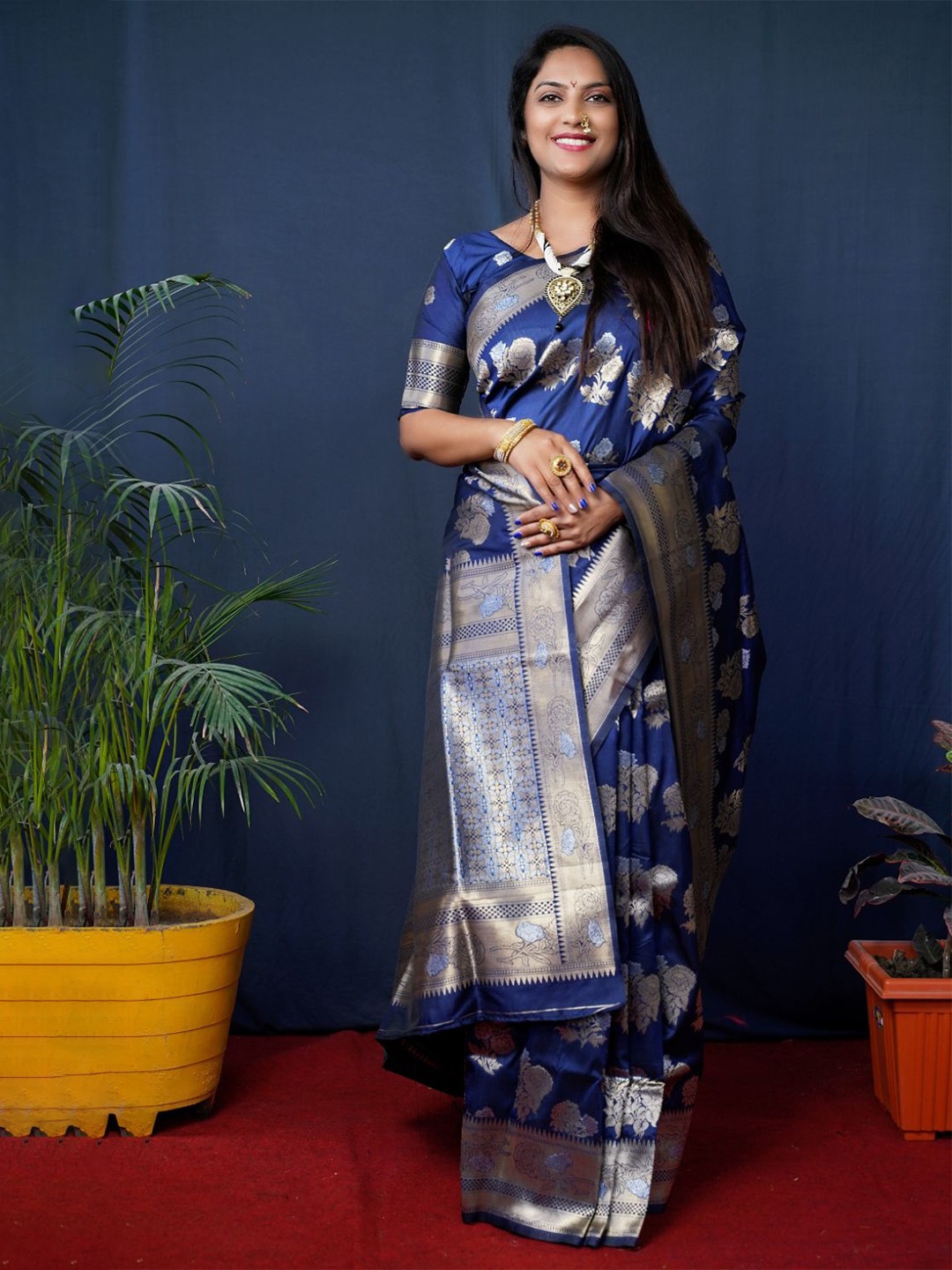 

amirat Woven Design Zari Pure Silk Banarasi Saree, Navy blue
