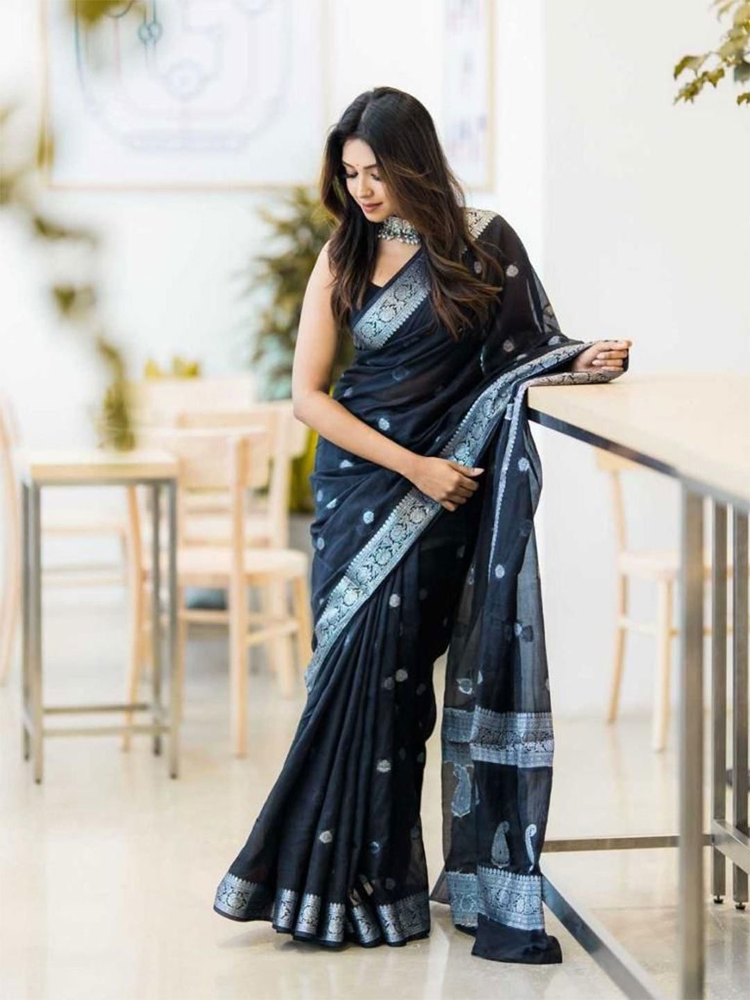 

Manu Designer Woven Design Zari Saree, Black