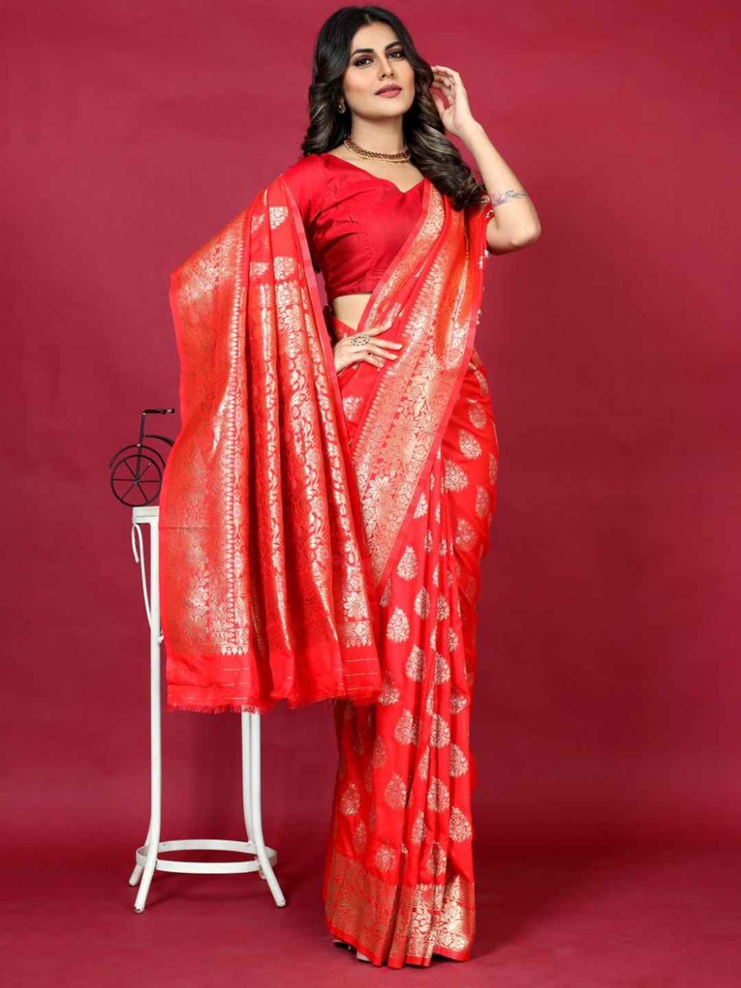 

amirat Woven Design Zari Pure Silk Banarasi Saree, Red