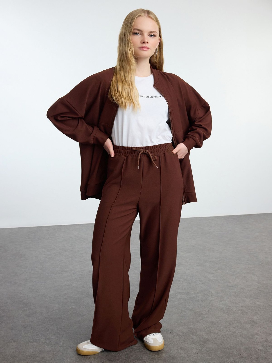 

Trendyol V Neck Long Sleeves Sweatshirt With Track Pant Co-Ords, Brown