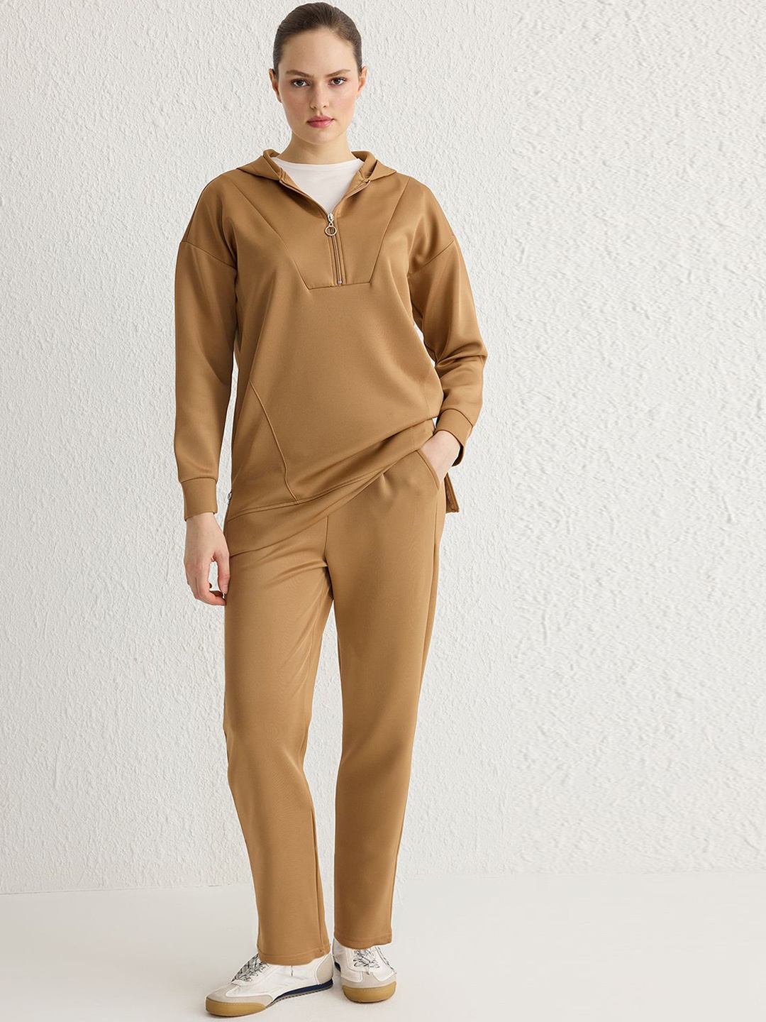 

Trendyol Women Mid-Rise Hooded Tracksuits, Brown