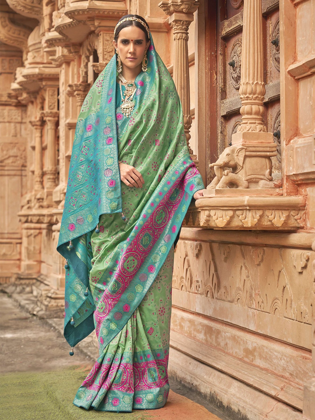 

MAHALASA Ethnic Motifs Woven Design Pure Silk Banarasi Saree, Green