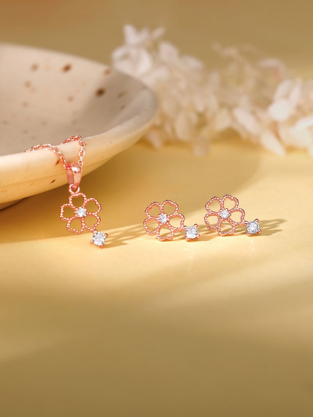 

GIVA 925 Sterling Silver Rose Gold-Plated Cubic Zirconia Studded Floral Desire Set