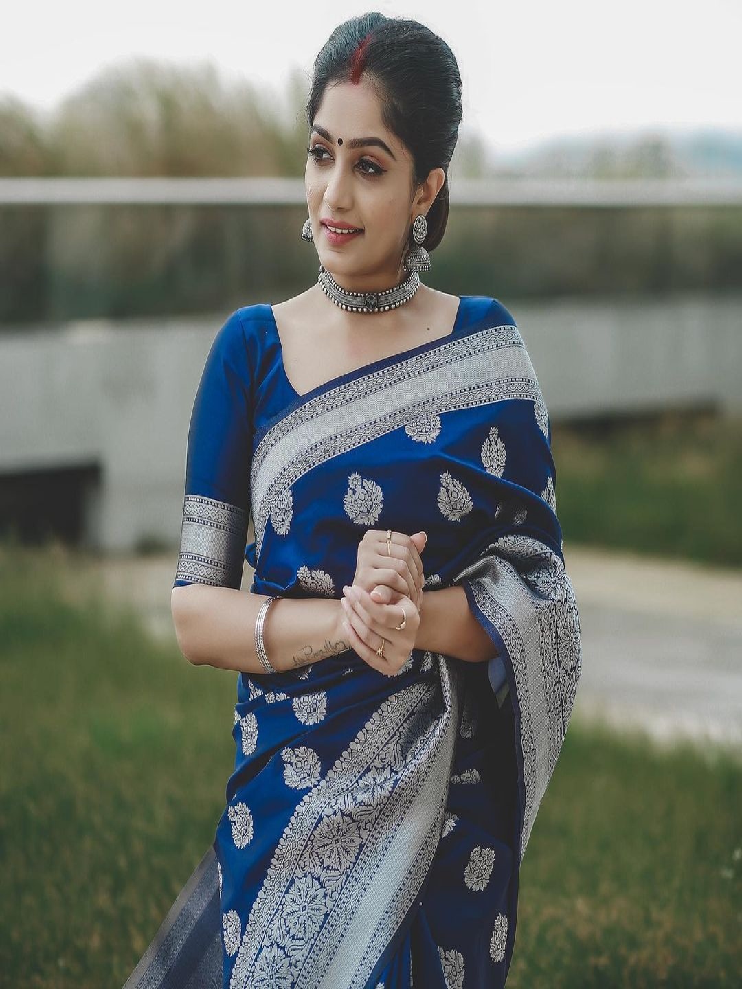 

Manu Designer Woven Design Zari Saree, Blue