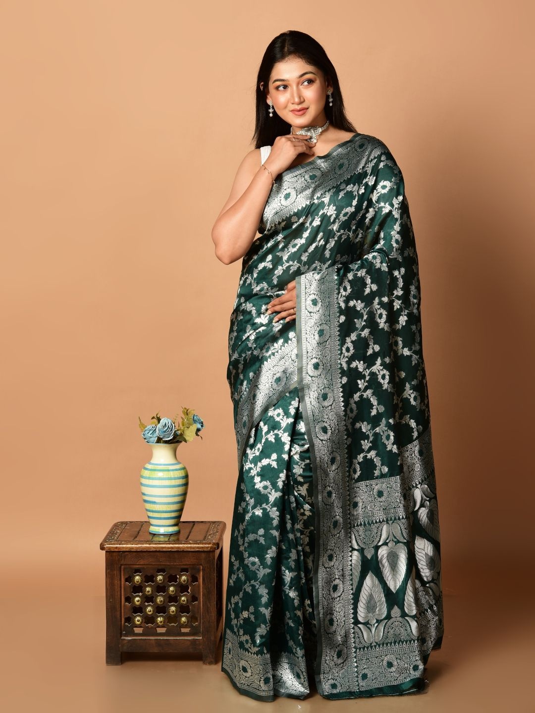 

Laa Calcutta Woven Design Zari Banarasi Saree, Green