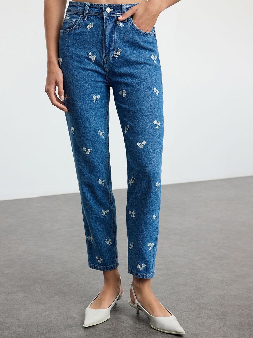 

Trendyol Mavi Women Embroidered Slim Fit Cropped Jeans, Blue